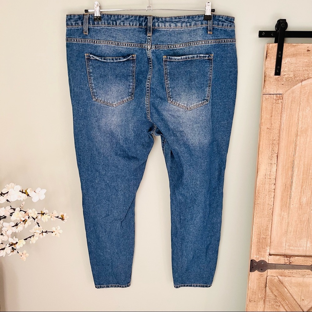 Forever 21+ Distressed Chain Boyfriend Jeans Size 18 - Picture 5 of 6
